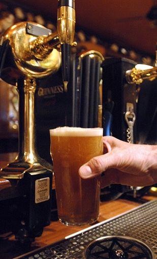 Salute; Sballo nel week-end, allarme 'sbornie' tra i minorenni
Iss: Prezzi bassi e marketing, cresce la seduzione dell'alcol
