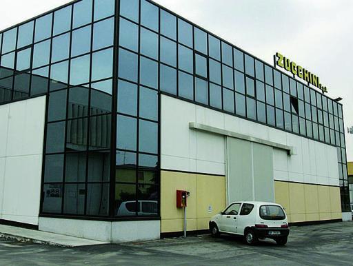 
 Una veduta esterna della sede di Brescia della Zucchini spa (Legrand)