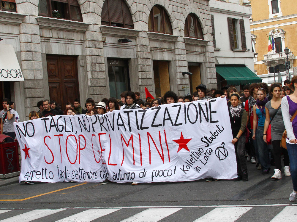 Manifestazione studenti a Brescia