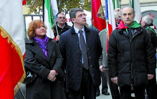 
 Da sinistra Giulia D'Onofrio, Emilio Del Bono e Adriano Rosa in piazza Rovetta FOTOLIVE