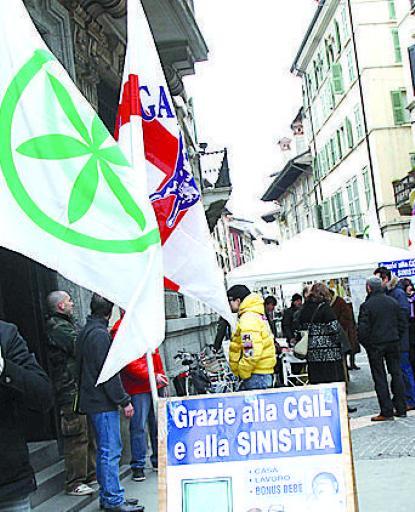 
 Un gazebo della Lega in centro