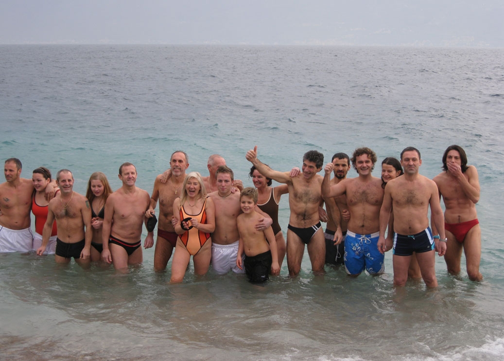 Il bagno di Capodanno nel Garda a Gargnano