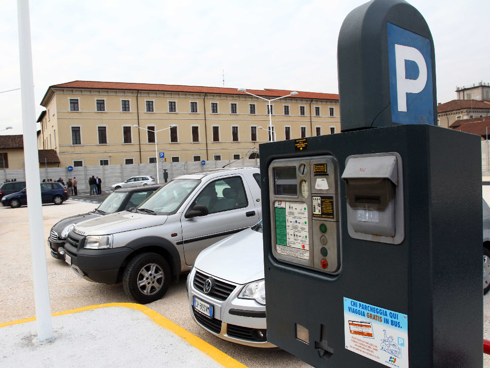Il parcheggio alla Caserma Goito, prezzi ridotti per gli abitanti della città    