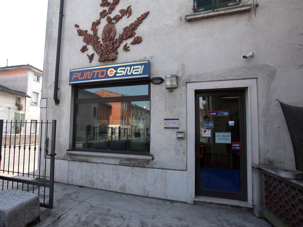 Il punto vendita Snai di via Dante, a Manerbio FOTOLIVE 