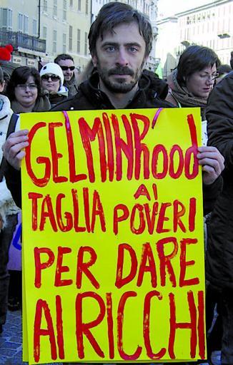 
 Uno dei cartelli della protesta 