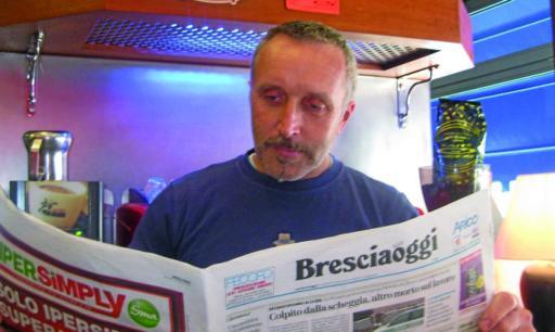 
 Roberto Alghisi, 42 anni, barista, al bar «Astrid» di via Pastrengo 13 