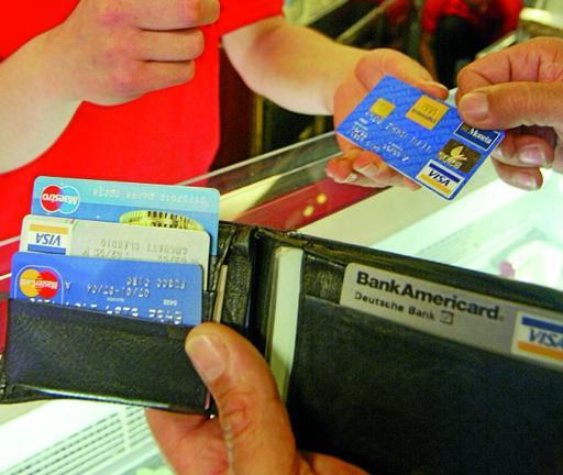 
 Non si placa la polemica sull'uso delle carte di credito del Comune