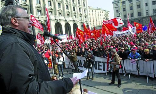 
 Guglielmo Epifani alla manifestazione di Padova per lo sciopero generale della Cgil