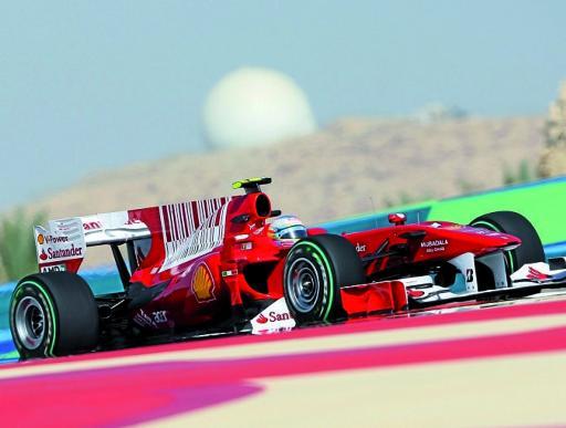 
 La Ferrari di Fernando Alonso ieri durante le prove in Bahrain