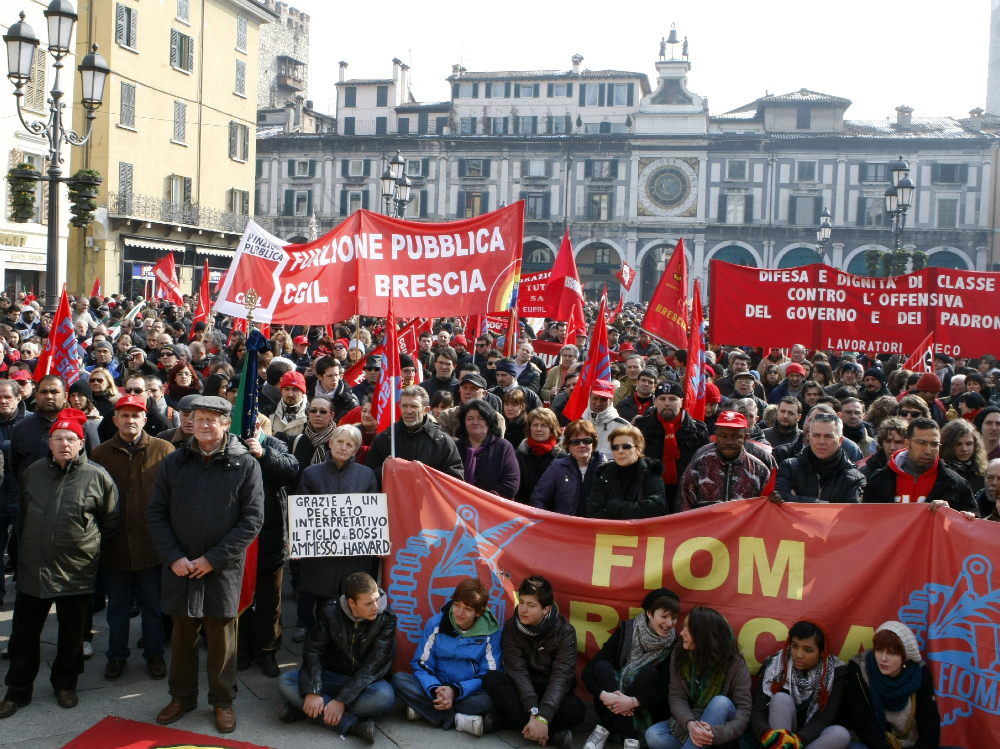 La folla in Piazza Loggia per la manifestazione indetta dalla Cgil. FOTOLIVE   