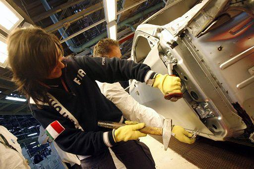 Fiat/Incontro Pomigliano in corso. Azienda ferma su sua proposta
Sindacati al tavolo. Uniti nella volontà di chiudere