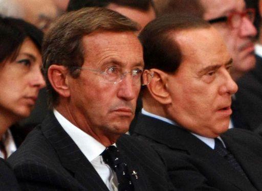 Clamorosa la rottura tra i leader del Pdl Gianfranco Fini e Silvio Berlusconi