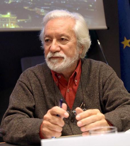 
 Carlo Simoni: storico e saggista, ora al debutto come romanziere 