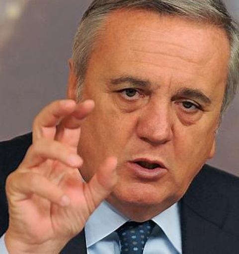 
 Il ministro Maurizio Sacconi