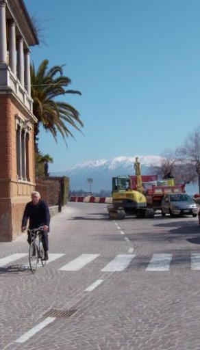 
 Il lungolago di Salò