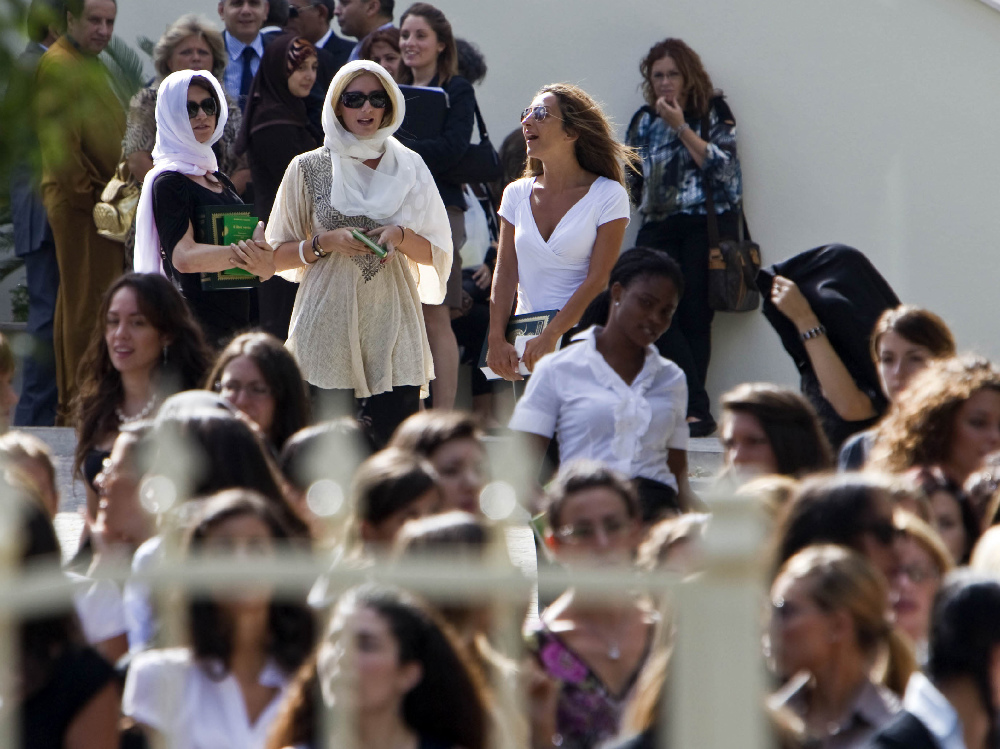 Alcune delle hostess reclutate per la lezione sull’Islam di Gheddafi nei giorni scorsi a Roma   
