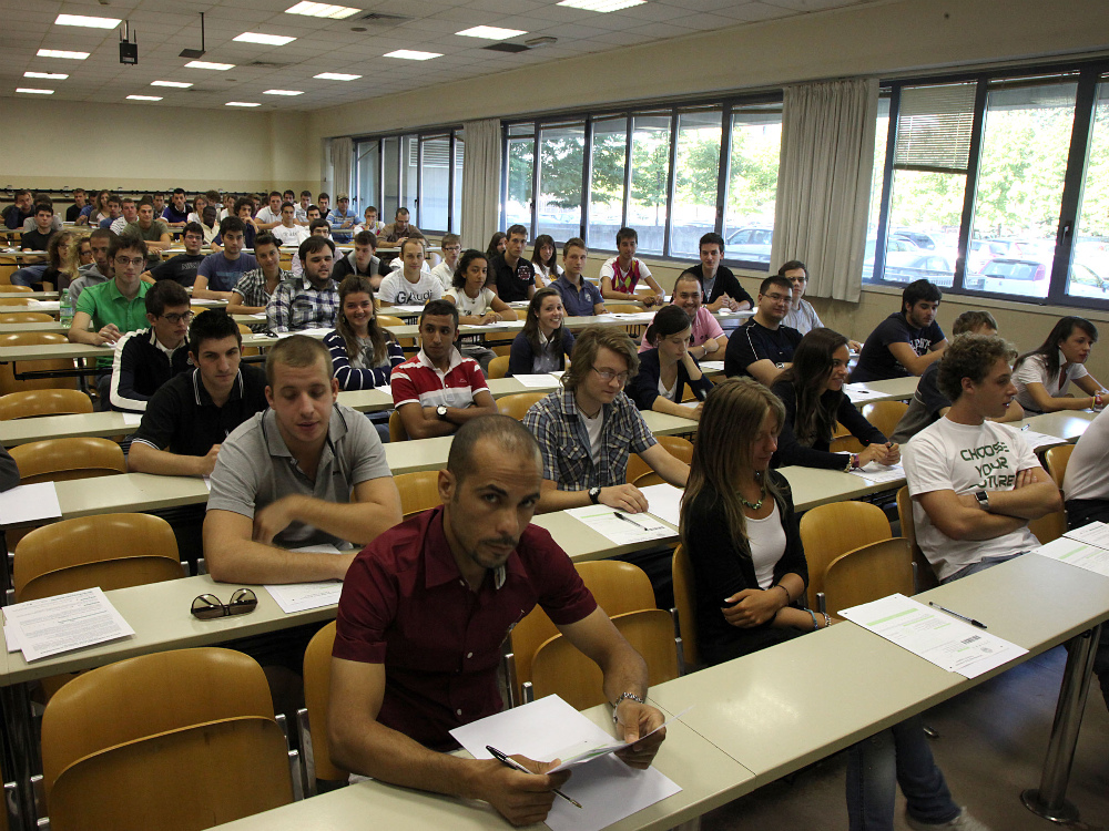 Studenti concentrati per il test obbligatorio che si è tenuto ieri mattina a Ingegneria SERVIZIO FOTOLIVE 
