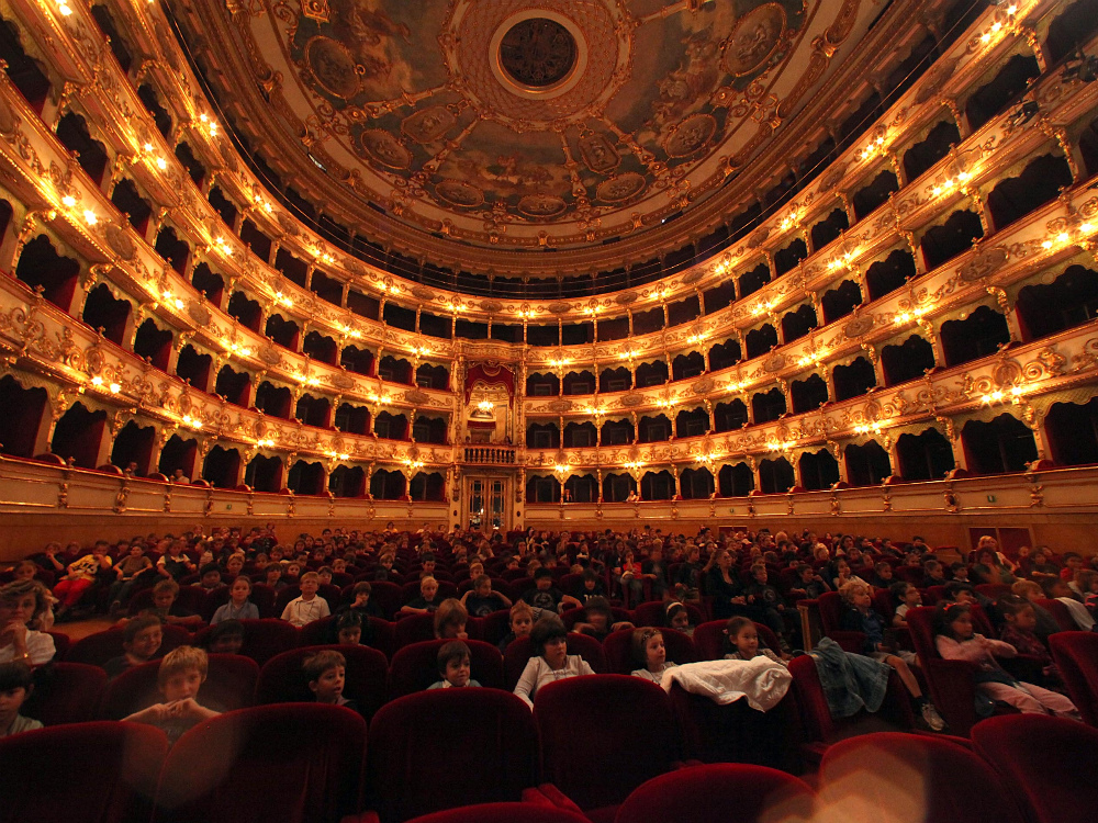Interni Teatro grande 