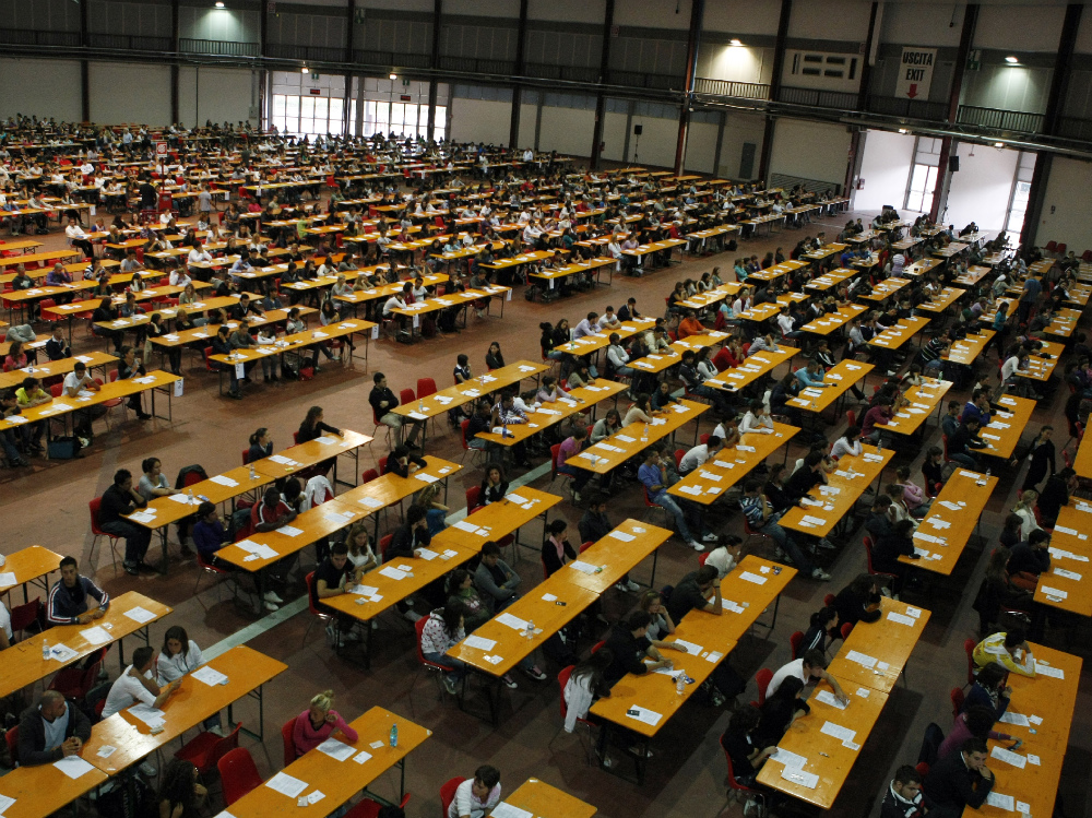 Ciambellone Eib «tutto esaurito» ieri per i test universitari 